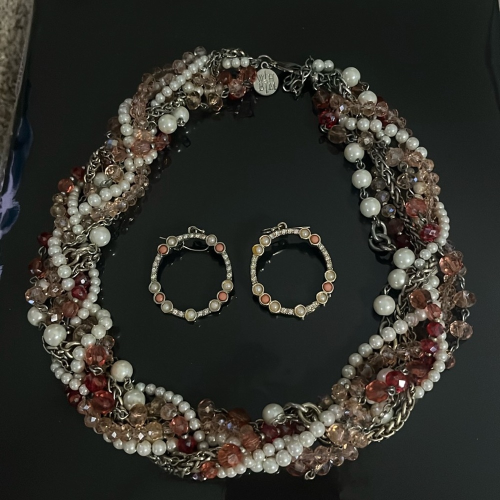 White House, black market statement, necklace with earrings